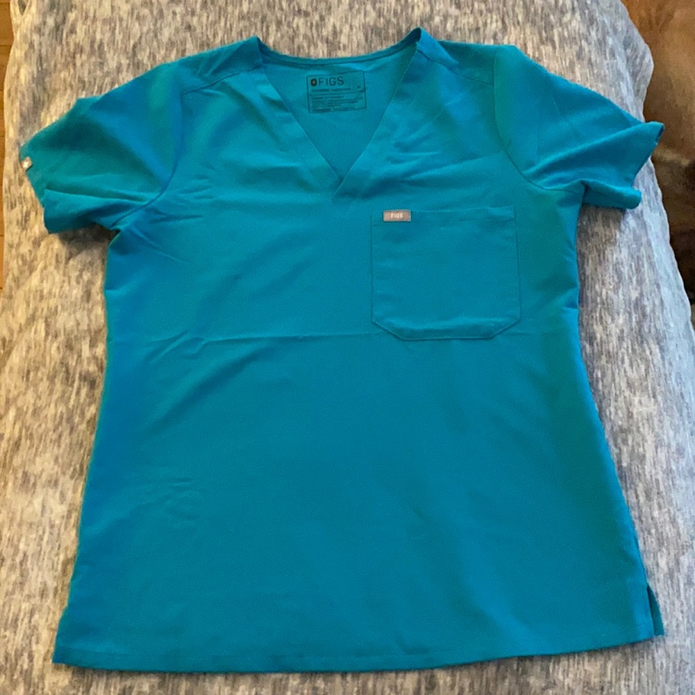 FIGS technical collection scrub top